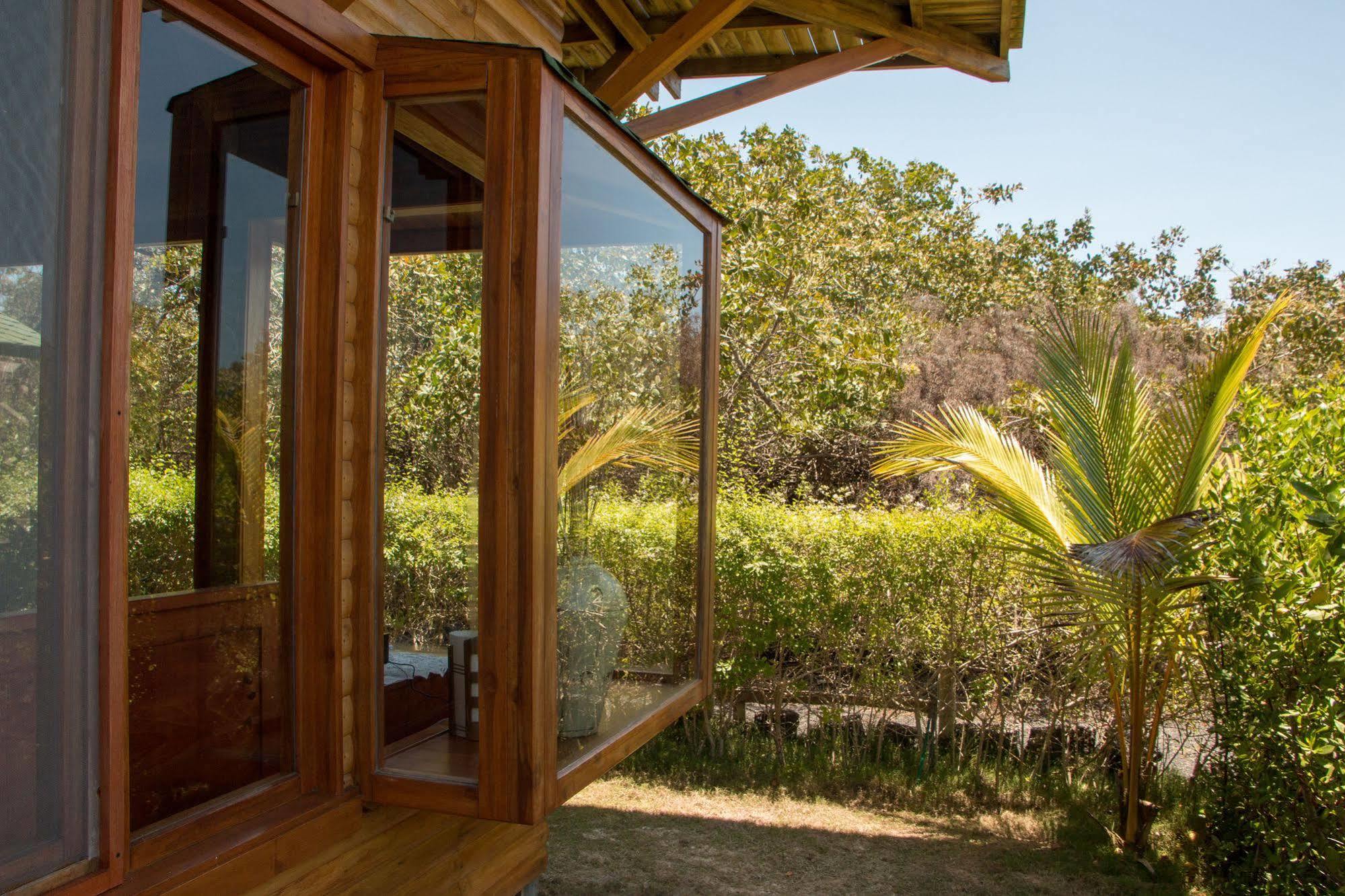 Chez Manany Galapagos Ecolodge ปวยร์โต วิลยามิล ภายนอก รูปภาพ